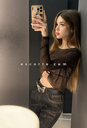 DEJA - Girl escort Paris