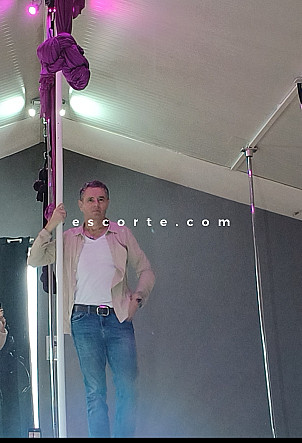 Camille - Males escort Biarritz