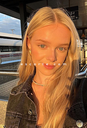 MIRAYN - Girl escort Paris