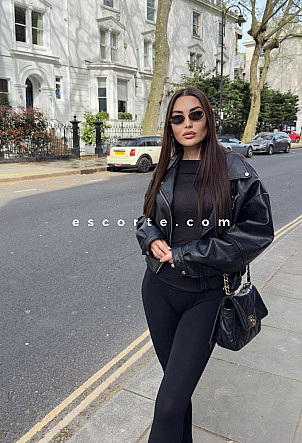 Samanta - Girl escort Paris