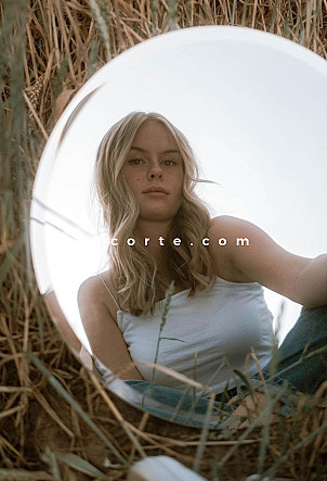 ERLIIA - Girl escort Paris