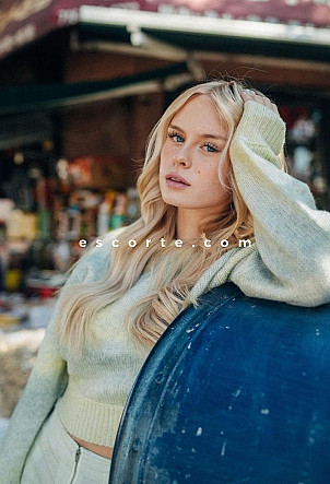 ERLIIA - Girl escort Paris