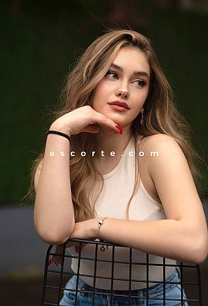 SYLVESTRA - Girl escort Paris