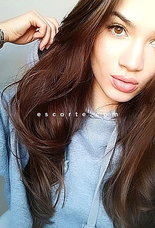 MALA - Girl escort Paris