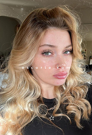 YANGZOM - Girl escort Paris