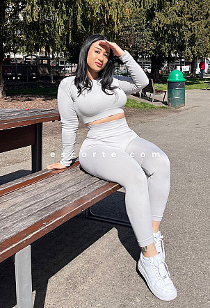 Jade - Girl escort Paris