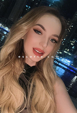 Vivien - Girl escort Paris