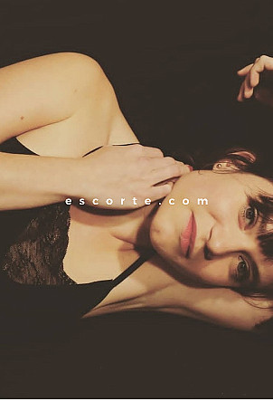 Aliaana - Girl escort Paris