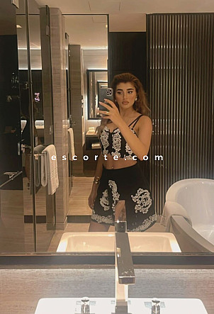 Amee - Girl escort Paris