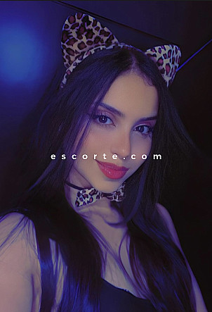 Estefani - Girl escort Paris