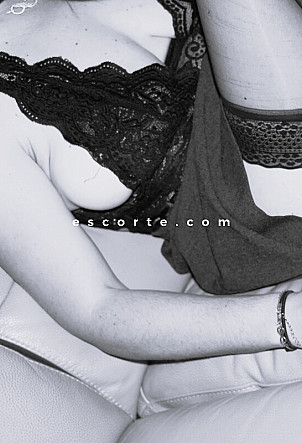 xmarine13 - Girl escort Avignon