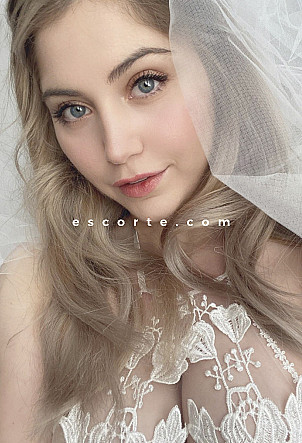 TARAL - Girl escort Paris