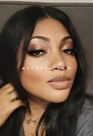 notelah - Girl escort Paris