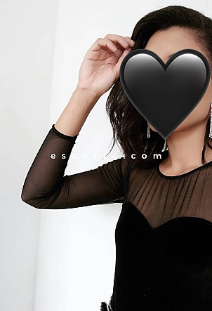 Camelia - Girl escort Paris