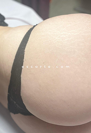 Lia - Girl escort Paris