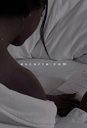 lea2000 - Girl escort Paris