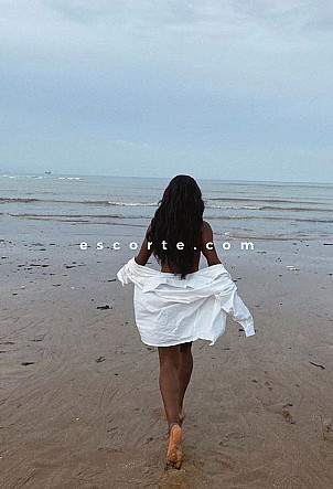 lea2000 - Girl escort Paris