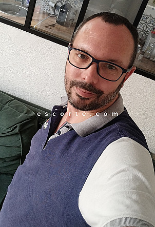 Julien de Tours - Hommes escort Tours