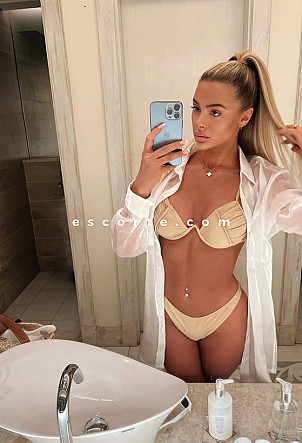 FLYNN - Girl escort Paris