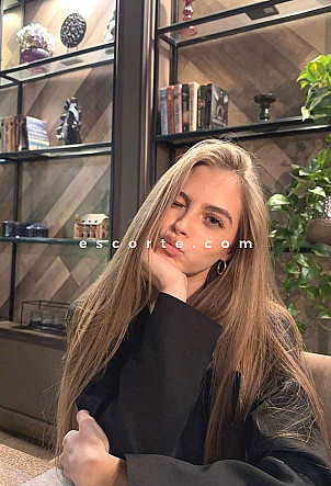 LEONORA - Girl escort Paris