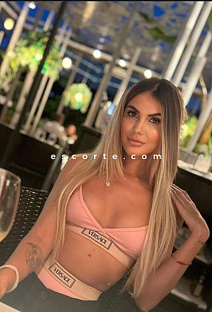 Skylar - Girl escort Paris