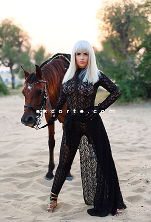 Simona - Girl escort Paris