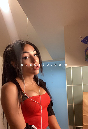 Amira - Transsexuels escort Paris