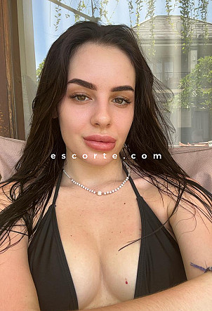 Ruby - Girl escort Paris