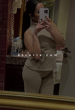 Soukaina - Girl escort Lyon