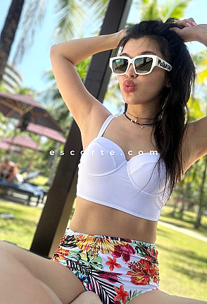 Cora - Girl escort Paris