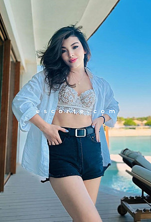 Cora - Girl escort Paris