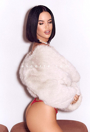 Madeline - Girl escort Paris