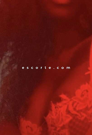 Neysa - Girl escort Lyon