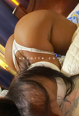 Suzie - Girl escort Paris