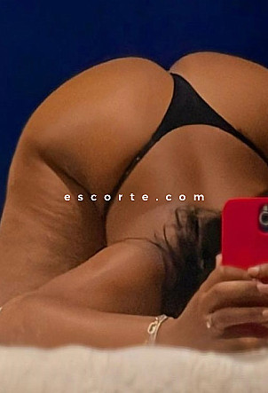 Suzie - Girl escort Paris