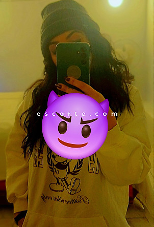 Mirna - Girl escort Saint-Étienne