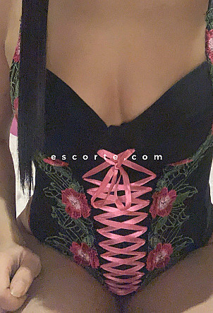 Mia - Girl escort Nantes