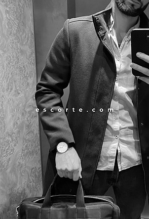 Dionysos - Hommes escort Versailles
