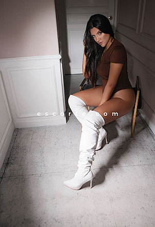 Val - Girl escort Paris