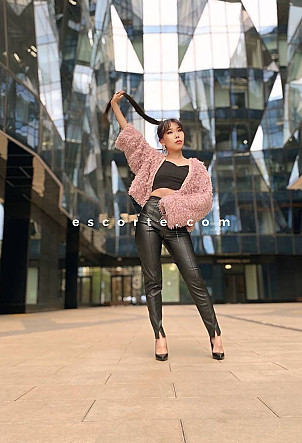 Viola - Girl escort Paris