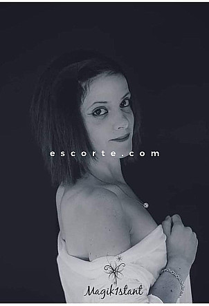 Laura - Girl escort Sens