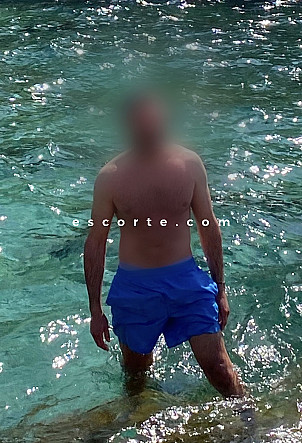 Antho - Males escort Grenoble