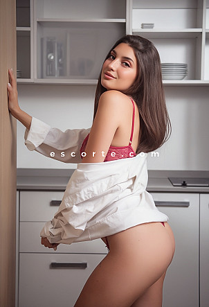 Chloe - Girl escort Courchevel