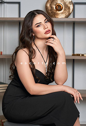 Roksana - Girl escort Paris