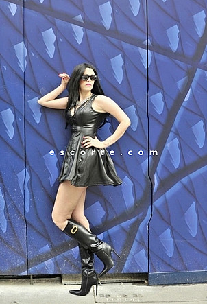 bellecuir - Girl escort Paris