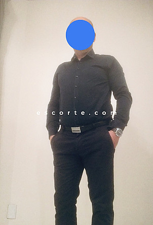 Romain - Hommes escort Bourgoin-Jallieu