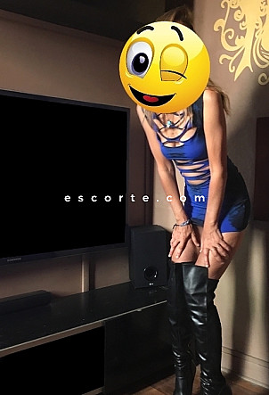 Lou-Anne - Girl escort Paris