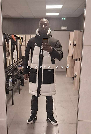 Madara76 - Hommes escort Rouen