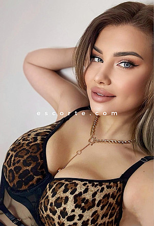 Bella - Girl escort Lyon
