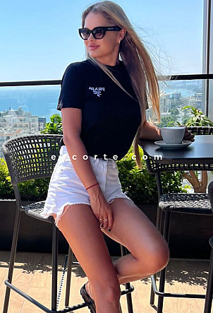 Sofia - Girl escort Paris